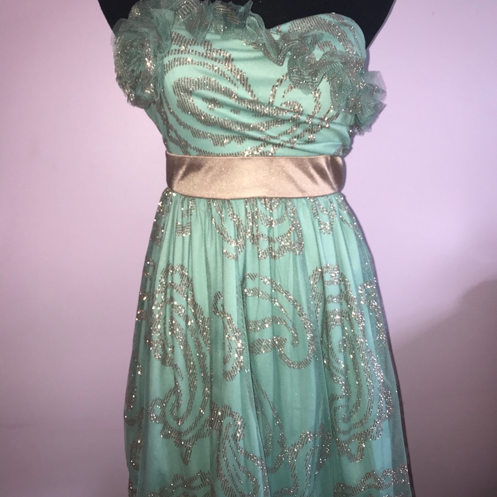 Juniors homecoming dress- size 5. Worn once